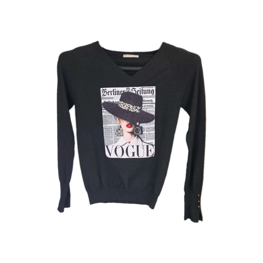 Active USA women' Size S Graphic Print V Neck Long Sleeve top Sweater Knit Black
